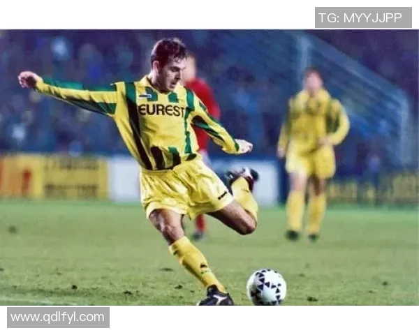 水粉与足球球星的独特缘分 揭秘他们的训练生活与个人魅力