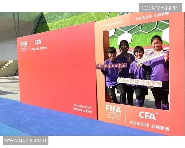 球星与小球迷在绿茵场上共同追梦温馨互动打造足球梦想的奇妙时刻