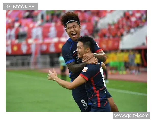 腹肌线条与足球技艺并肩并行 足球明星如何锻造完美身形与竞技水平