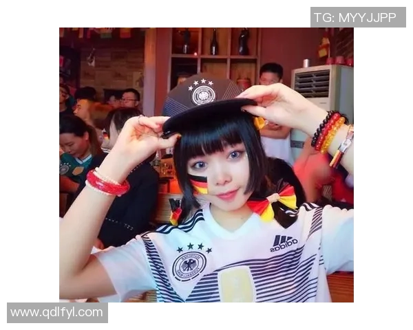 足球女球迷迷你头像集合展示 热爱足球与偶像的完美结合