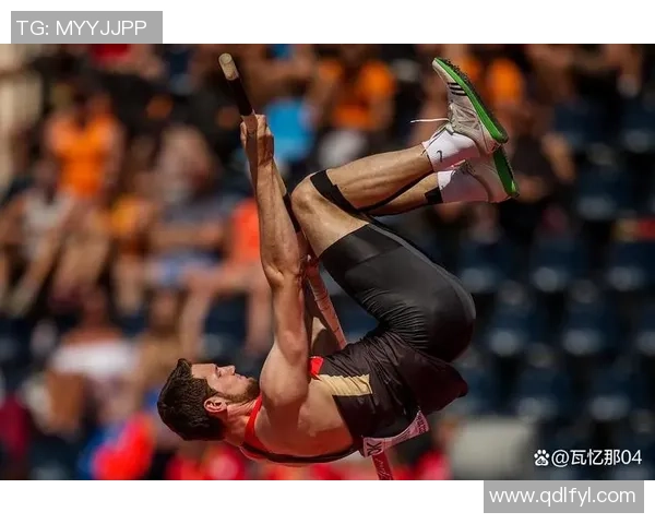 足球明星遭故意犯规被判罚点球引发热议 球迷纷纷讨论判罚公正性